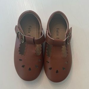 Toddler brown shoes